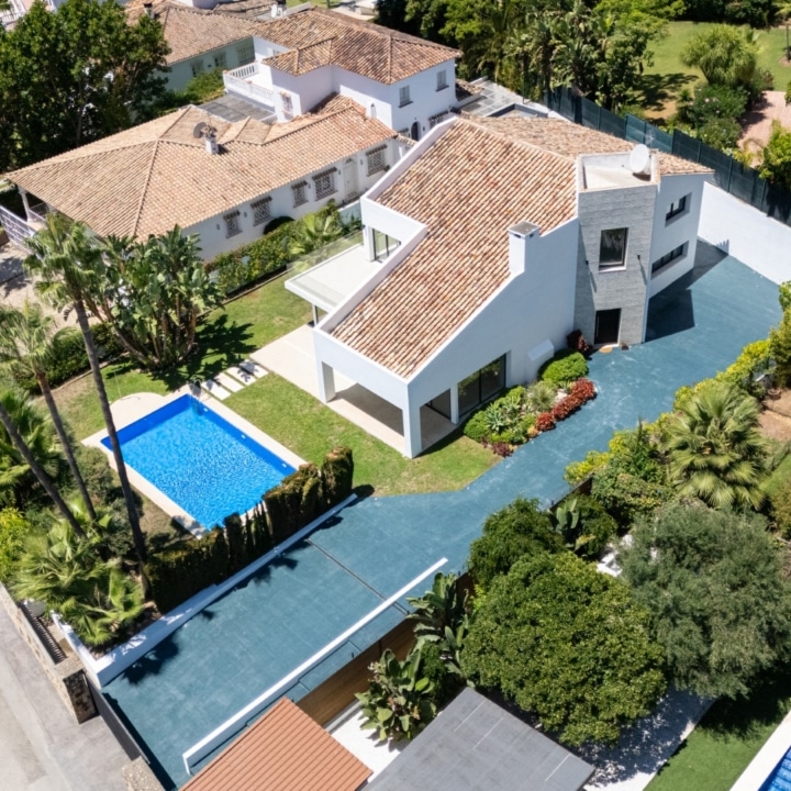 Contemporary villa located in sought-after urbanization of Linta Vista Alta, San Pedro Picture