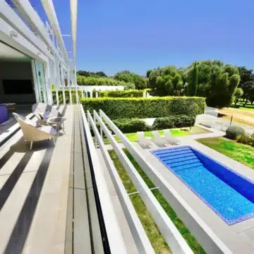 Frontline golf villa within an exclusive gated enclave of the prestigious La Reserva Club, Sotogrande Picture 3