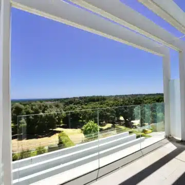 Frontline golf villa within an exclusive gated enclave of the prestigious La Reserva Club, Sotogrande Picture 11