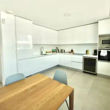 Frontline golf villa within an exclusive gated enclave of the prestigious La Reserva Club, Sotogrande Picture 2