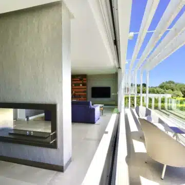 Frontline golf villa within an exclusive gated enclave of the prestigious La Reserva Club, Sotogrande Picture 17