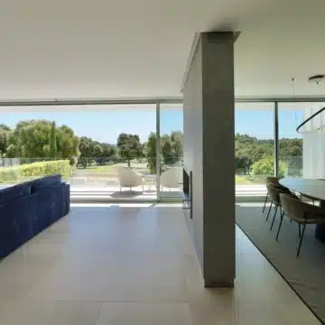 Frontline golf villa within an exclusive gated enclave of the prestigious La Reserva Club, Sotogrande Picture 13