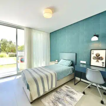 Frontline golf villa within an exclusive gated enclave of the prestigious La Reserva Club, Sotogrande Picture 9