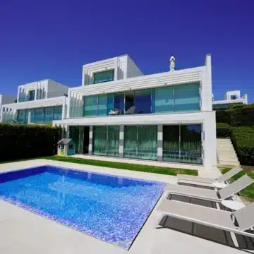 Frontline golf villa within an exclusive gated enclave of the prestigious La Reserva Club, Sotogrande Picture 26