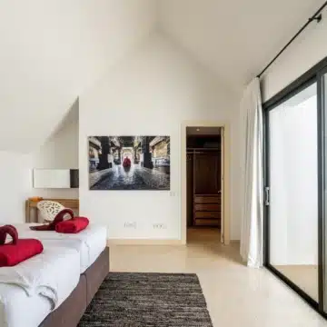 Amazing penthouse in an exclusive residential complex Tee 5 with panoramic sea views in Los Flamingos Golf Resort, Benahavis Picture 26