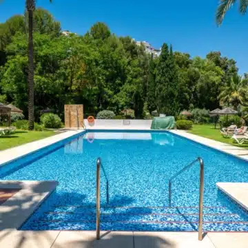 Spacious 3-bedroom apartment with sea and golf views in Altos De La Quinta, Benahavís Picture 15