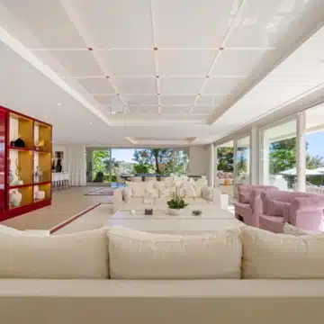 Magnificent frontline golf mansion nestled in Aloha, Nueva Andalucia Picture 0