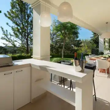 Magnificent frontline golf mansion nestled in Aloha, Nueva Andalucia Picture 17