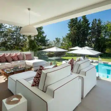 Magnificent frontline golf mansion nestled in Aloha, Nueva Andalucia Picture 18