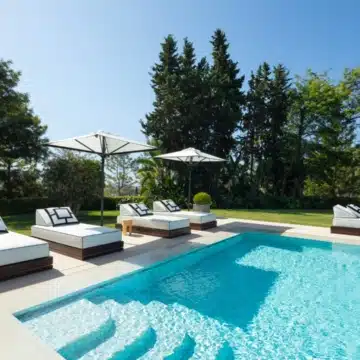 Magnificent frontline golf mansion nestled in Aloha, Nueva Andalucia Picture 7
