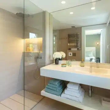 Magnificent frontline golf mansion nestled in Aloha, Nueva Andalucia Picture 10