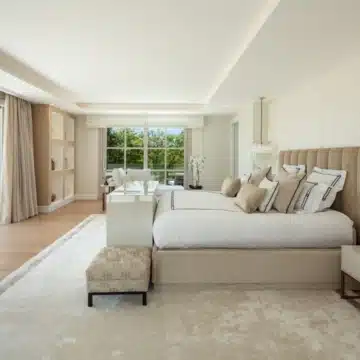Magnificent frontline golf mansion nestled in Aloha, Nueva Andalucia Picture 22