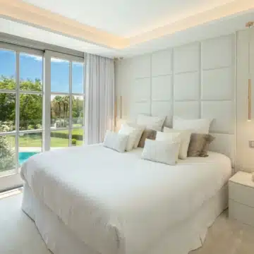 Magnificent frontline golf mansion nestled in Aloha, Nueva Andalucia Picture 9