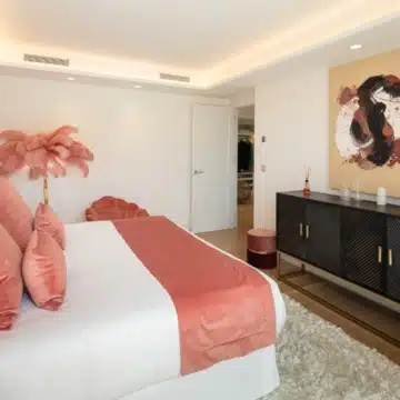 Magnificent frontline golf mansion nestled in Aloha, Nueva Andalucia Picture 27