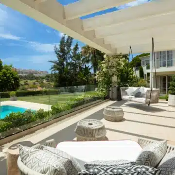 Magnificent frontline golf mansion nestled in Aloha, Nueva Andalucia Picture 32