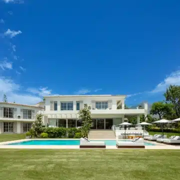Magnificent frontline golf mansion nestled in Aloha, Nueva Andalucia Picture 35