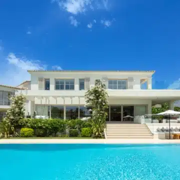 Magnificent frontline golf mansion nestled in Aloha, Nueva Andalucia Picture 38