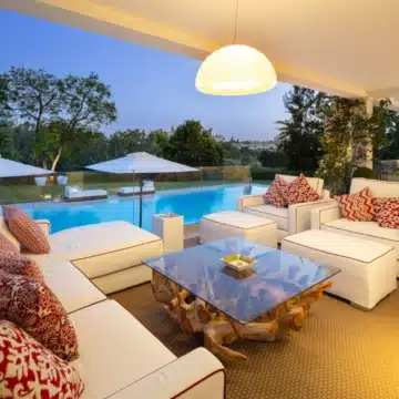 Magnificent frontline golf mansion nestled in Aloha, Nueva Andalucia Picture 12