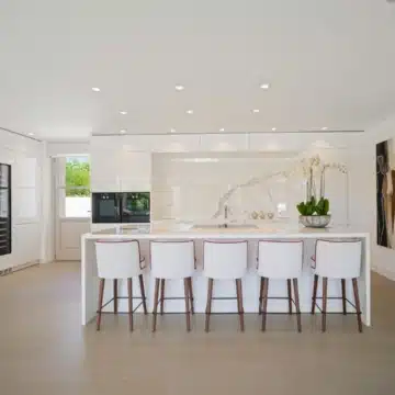 Magnificent frontline golf mansion nestled in Aloha, Nueva Andalucia Picture 14