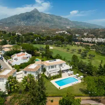 Magnificent frontline golf mansion nestled in Aloha, Nueva Andalucia Picture 47