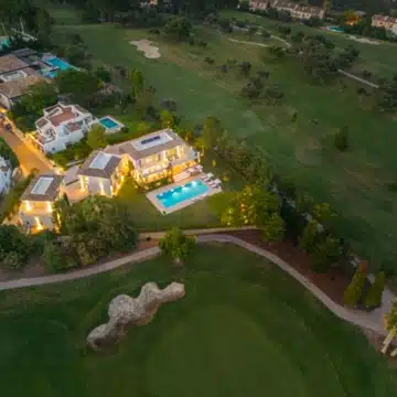 Magnificent frontline golf mansion nestled in Aloha, Nueva Andalucia Picture 51