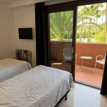 2-bedroom apartment in exclusive beachfront community of Mar Azul, Estepona Picture 8