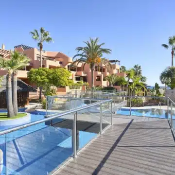 2-bedroom apartment in exclusive beachfront community of Mar Azul, Estepona Picture 11