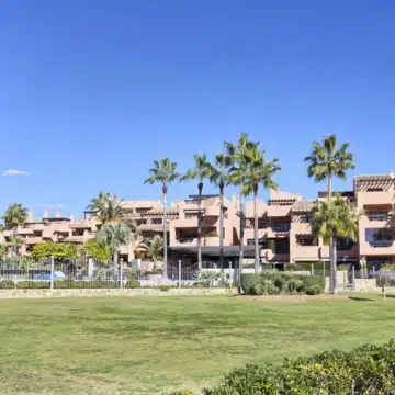 2-bedroom apartment in exclusive beachfront community of Mar Azul, Estepona Picture 12