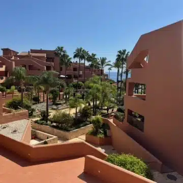 2-bedroom apartment in exclusive beachfront community of Mar Azul, Estepona Picture 15