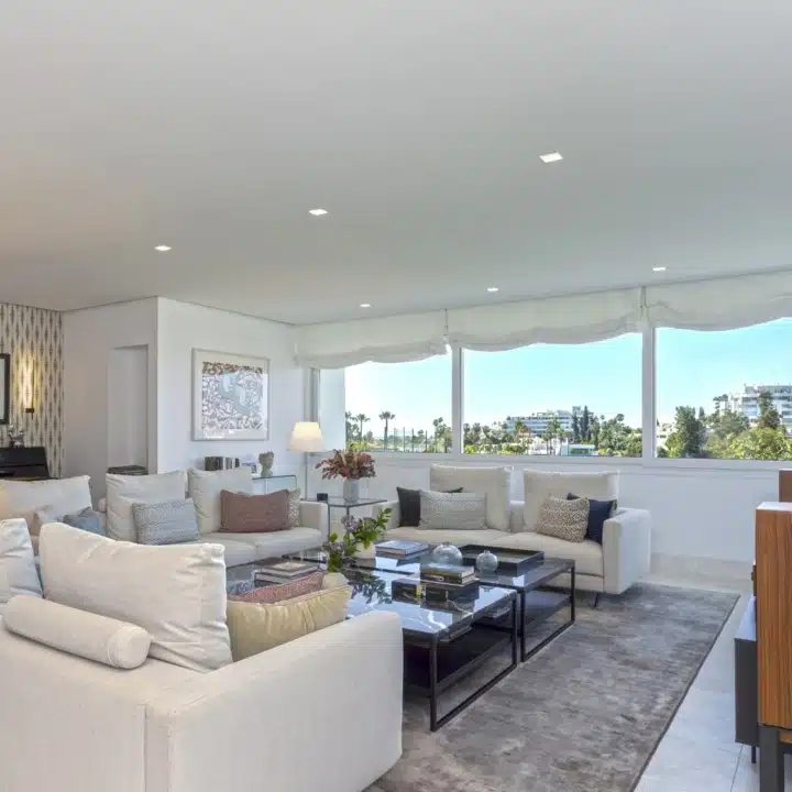 Bright two-bedroom apartment with golf and sea views in Guadalmina Alta, San Pedro de Alcantara Picture