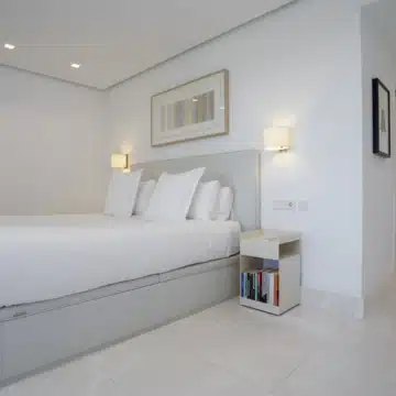 Bright two-bedroom apartment with golf and sea views in Guadalmina Alta, San Pedro de Alcantara Picture 19