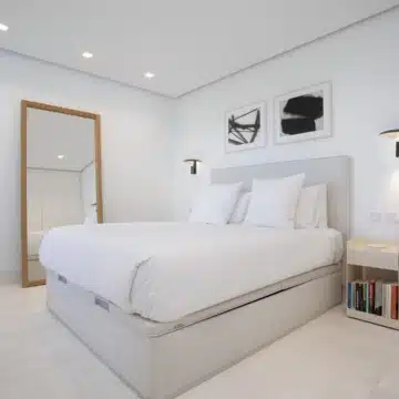 Bright two-bedroom apartment with golf and sea views in Guadalmina Alta, San Pedro de Alcantara Picture 7