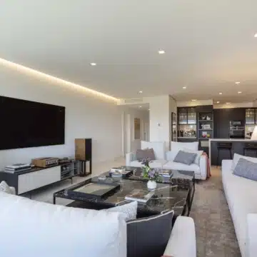 Bright two-bedroom apartment with golf and sea views in Guadalmina Alta, San Pedro de Alcantara Picture 3