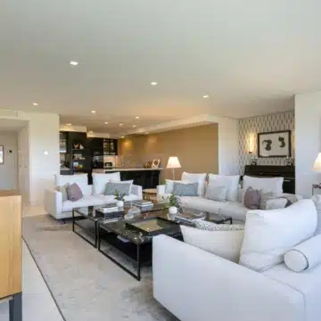 Bright two-bedroom apartment with golf and sea views in Guadalmina Alta, San Pedro de Alcantara Picture 1