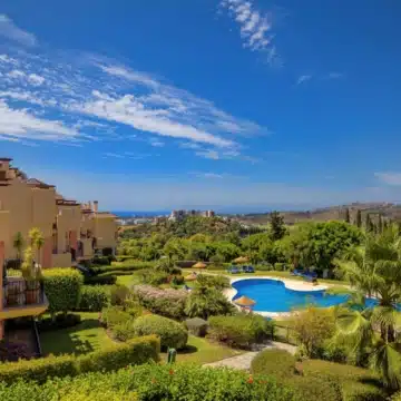 Charming 2-bedroom apartment in a well-maintained and secure residential complex of Los Arqueros, Benahavis Picture 16
