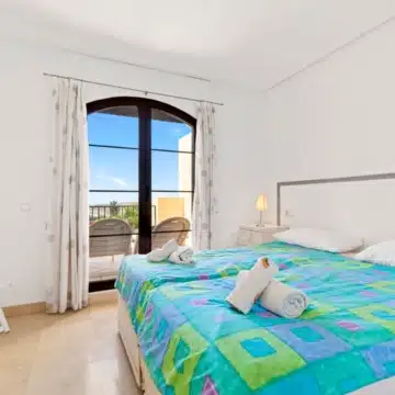 Charming 2-bedroom apartment in a well-maintained and secure residential complex of Los Arqueros, Benahavis Picture 14
