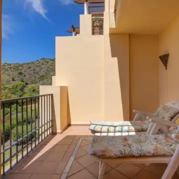 Charming 2-bedroom apartment in a well-maintained and secure residential complex of Los Arqueros, Benahavis Picture 19