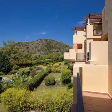 Charming 2-bedroom apartment in a well-maintained and secure residential complex of Los Arqueros, Benahavis Picture 20