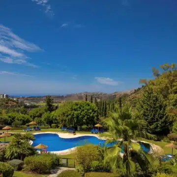 Charming 2-bedroom apartment in a well-maintained and secure residential complex of Los Arqueros, Benahavis Picture 17