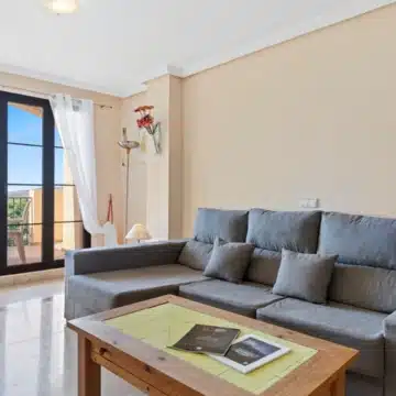 Charming 2-bedroom apartment in a well-maintained and secure residential complex of Los Arqueros, Benahavis Picture 15
