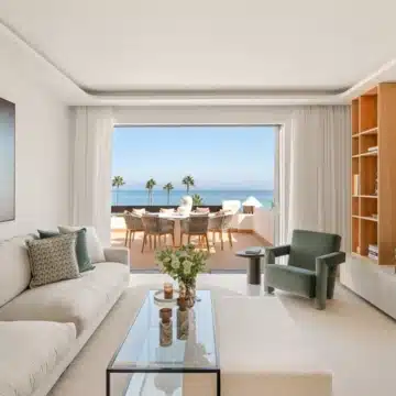 Exquisite beachfront penthouse with breathtaking views in Bahía del Velerín, Estepona Picture 22