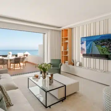 Exquisite beachfront penthouse with breathtaking views in Bahía del Velerín, Estepona Picture 23