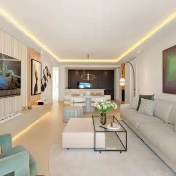 Exquisite beachfront penthouse with breathtaking views in Bahía del Velerín, Estepona Picture 4