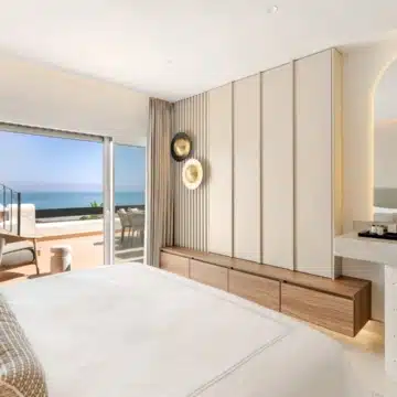 Exquisite beachfront penthouse with breathtaking views in Bahía del Velerín, Estepona Picture 28