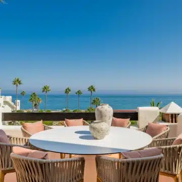Exquisite beachfront penthouse with breathtaking views in Bahía del Velerín, Estepona Picture 13