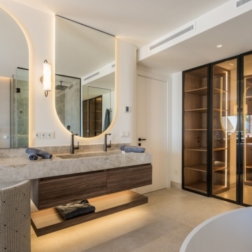 Exquisite beachfront penthouse with breathtaking views in Bahía del Velerín, Estepona Picture 31