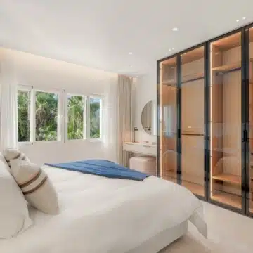 Exquisite beachfront penthouse with breathtaking views in Bahía del Velerín, Estepona Picture 33