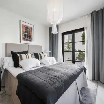 Luxury duplex apartment with panoramic sea and mountain views in Aloha, Nueva Andalucia Picture 26