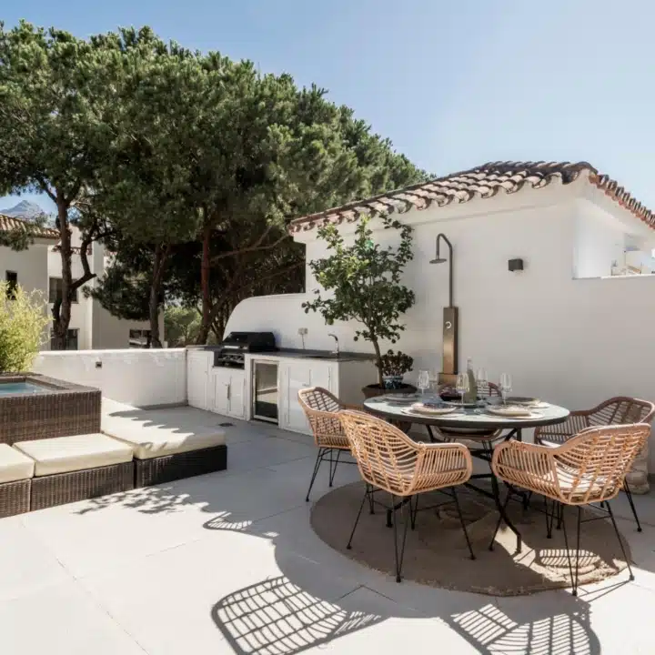 Luxury duplex apartment with panoramic sea and mountain views in Aloha, Nueva Andalucia Picture