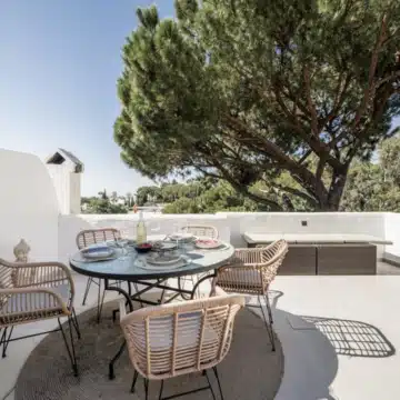 Luxury duplex apartment with panoramic sea and mountain views in Aloha, Nueva Andalucia Picture 11